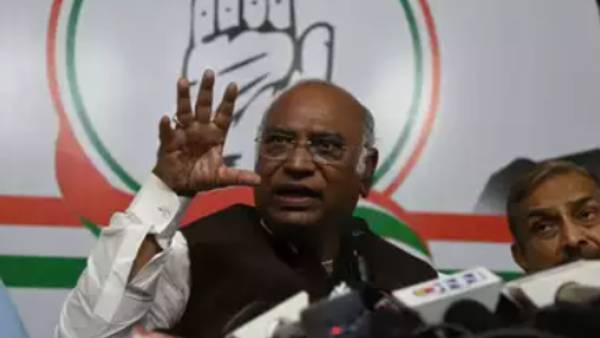 மல்லிகார்ஜூன கார்கே - மற்றும் சசி தரூர் 