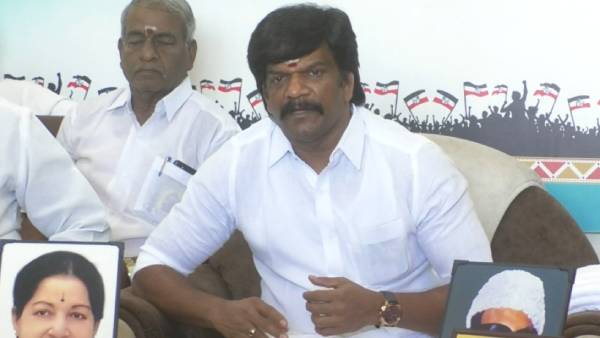 முதலில் காலில் விழுவது 