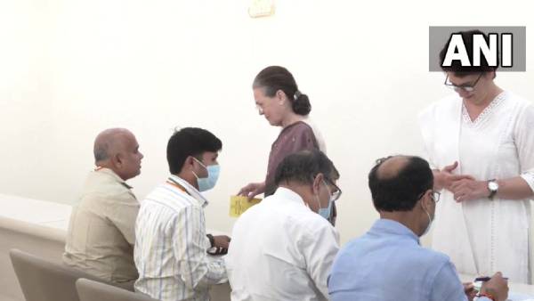 எதிர்க்கட்சிகள் விமர்சனம் 