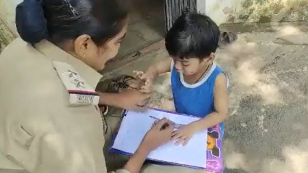 எனது மிட்டாய்களை திருடிவிட்டதாக எனது மிட்டாய்களை திருடிவிட்டதாக