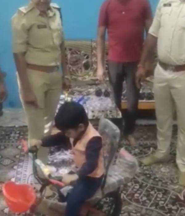 அமைச்சர் வீடியோ காலில் பேச்சு 