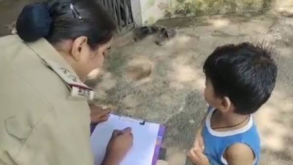 போலீசில் புகார் அளித்த குழந்தை 