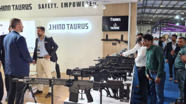 ராணுவக் கண்காட்சி தொடங்கி வைப்பு ராணுவக் கண்காட்சி தொடங்கி வைப்பு