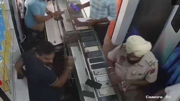 போலீஸாருக்கு எதற்கு கைத்துப்பாக்கி? 