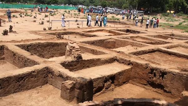 தங்கத் தோடு தங்கத் தோடு