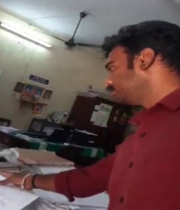 லஞ்சம் கேட்ட அதிகாரிகள் லஞ்சம் கேட்ட அதிகாரிகள்