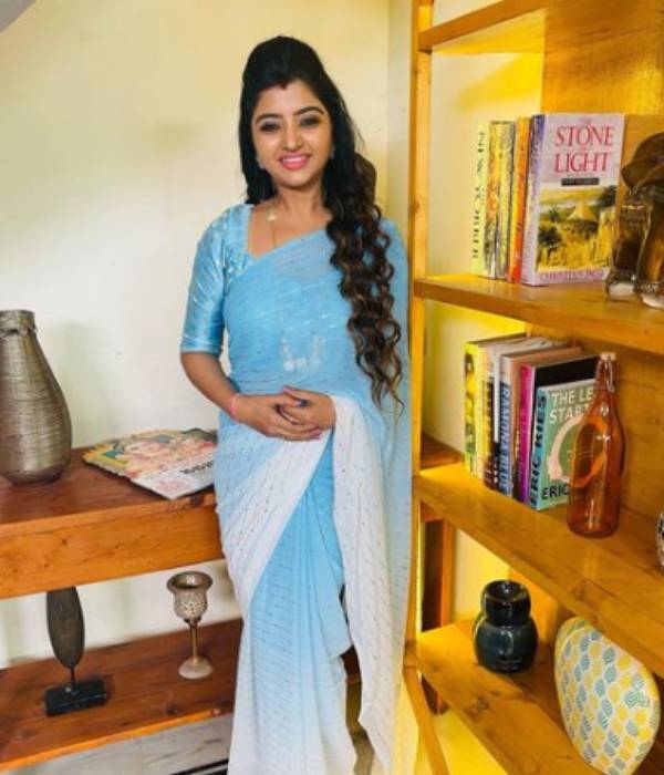 அப்போ தொகுப்பாளர் இப்போ வில்லி