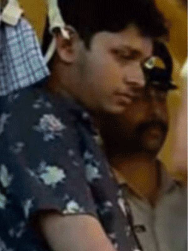 18 இடங்களில் காயம் 