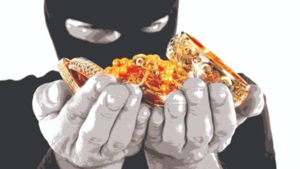 திருடிய நகைகள் 