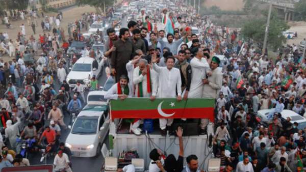  இம்ரான் கான்