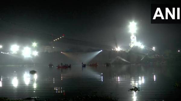 அறுந்து விழுந்த கேபிள் பாலம் அறுந்து விழுந்த கேபிள் பாலம்