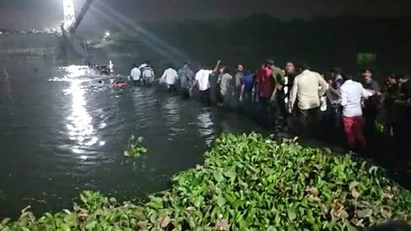 130-க்கும் மேற்பட்டோர் பலி 130-க்கும் மேற்பட்டோர் பலி