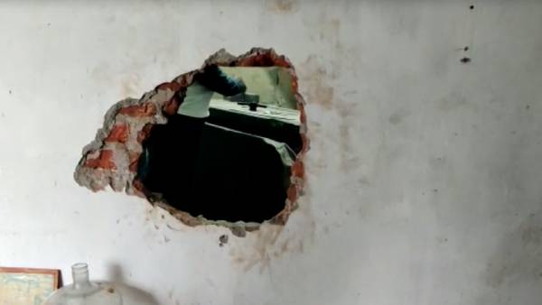 சுவற்றில் துளை 