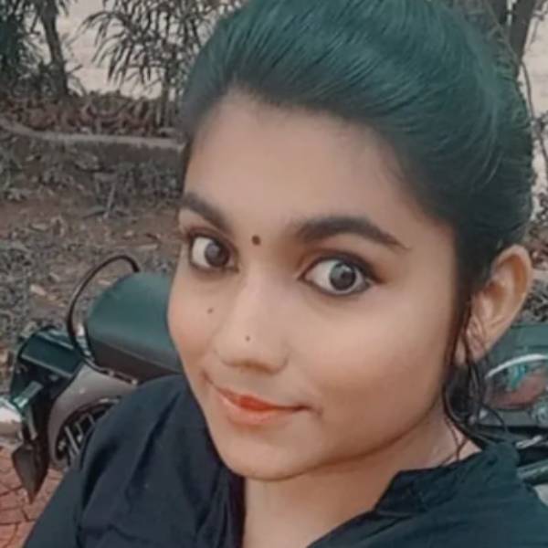 ராணுவ வீரருடன் நிச்சயதார்த்தம் 