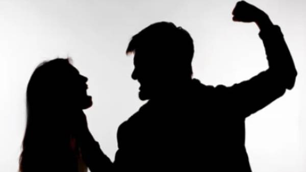  நிர்வாணமாக்கித் தாக்குதல்