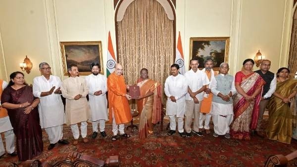 வேலைவாய்ப்பிலும் இந்தி 