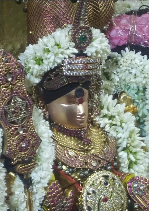 முகத்தில் வியர்வை துளிகள் 