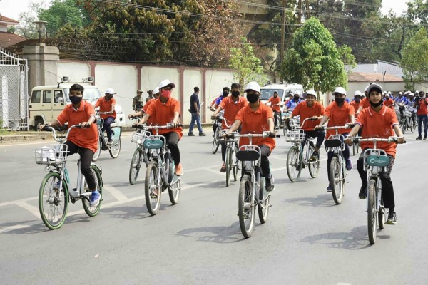 சிறுவர்கள் மத்தியில் பிரபலம் 