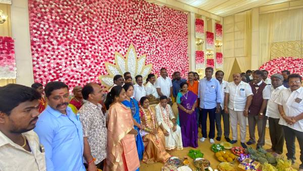 ஆளுநர் தமிழிசை செல்லும் வழியில் ஆளுநர் தமிழிசை செல்லும் வழியில்