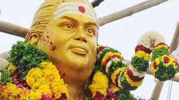 பலத்தைக் காட்ட பலத்தைக் காட்ட