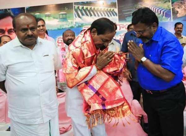 கேசிஆருக்கு பக்கபலமாக 