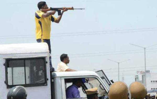 துப்பாக்கிச்சூட்டில் 13 பேர் பலி 