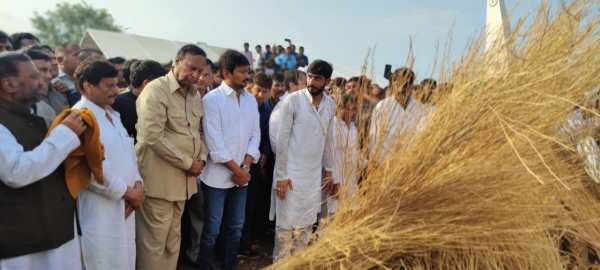 DMKs TR Balu, Udhayanidhi Stalin paid tribute to Mulayam Singh Yadav DMKs TR Balu, Udhayanidhi Stalin paid tribute to Mulayam Singh Yadav