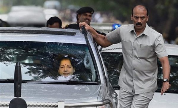 யார் சொல்லி அணைக்கப்பட்டது? யார் சொல்லி அணைக்கப்பட்டது?