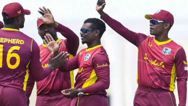 முதல் சர்ச்சை