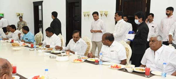 கேசிஆருடன் காலை உணவு 