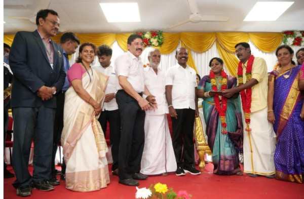  மனநல காப்பகத்தில் பூத்த காதல் 