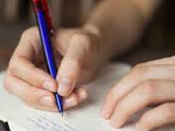 பத்திரத்தில் கையெழுத்து 