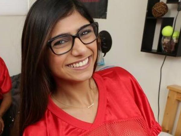 ஆபாச படங்களில் 