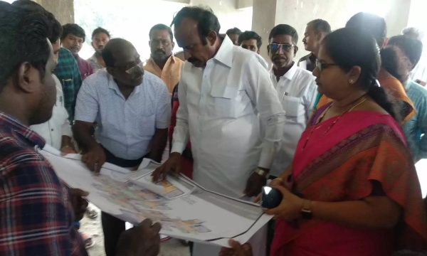 தள்ளிக்கொண்டே போகும் திறப்பு விழா தள்ளிக்கொண்டே போகும் திறப்பு விழா