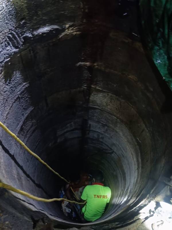 பொதுமக்கள் உதவி பொதுமக்கள் உதவி