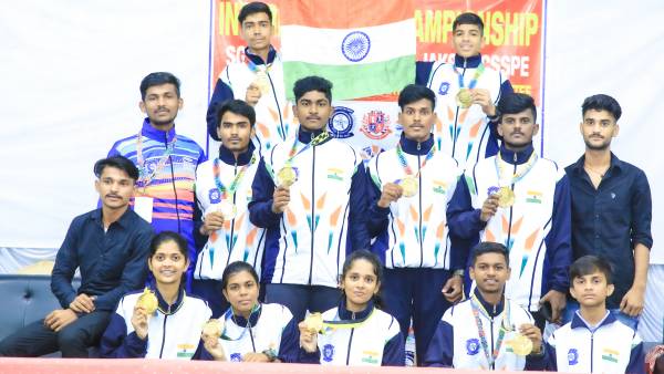  மைதானத்தில் 5 மணி நேரம் 