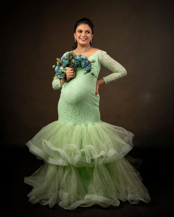 இரண்டு அனுக்கும் பெண் குழந்தை 