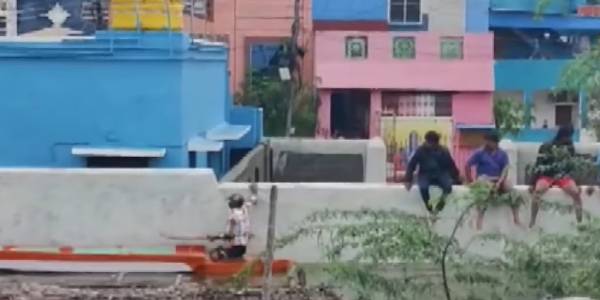  வீடுகளுக்குள் தண்ணீர்