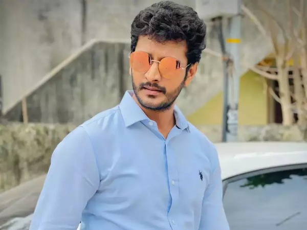 கதாநாயகன் வெளியிட்ட ரகசியம்