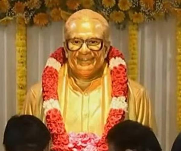 அன்பழகன் சிலை