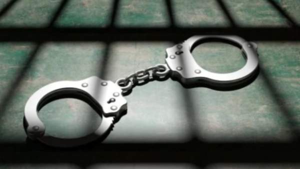 கள்ளக்காதலியும், கணவனும் கைது..