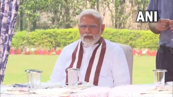 பிரதமர் மோடி நேரில் வாழ்த்து 