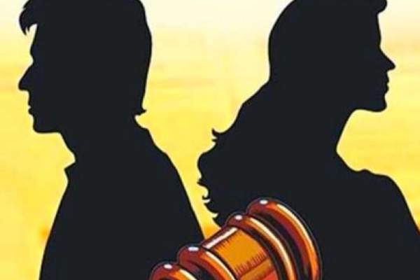 மகிழ்ச்சியுடன் வசித்து வந்தனர் மகிழ்ச்சியுடன் வசித்து வந்தனர்