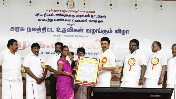  எடப்பாடி பழனிச்சாமி 