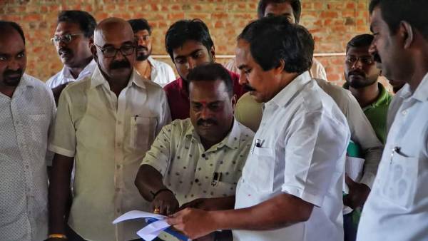 அமைச்சர் மோதல் 