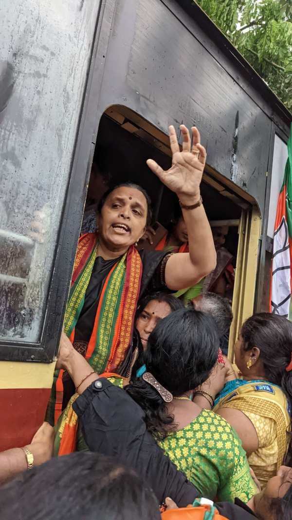 காலணி வீச்சு 