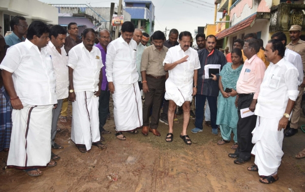 கொஞ்சம் பார்த்துகங்க 
