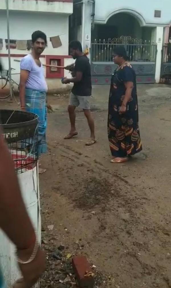  நைட்டியுடன்