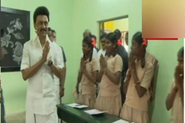 மாணவர்களுடன் கலந்துரையாடல்