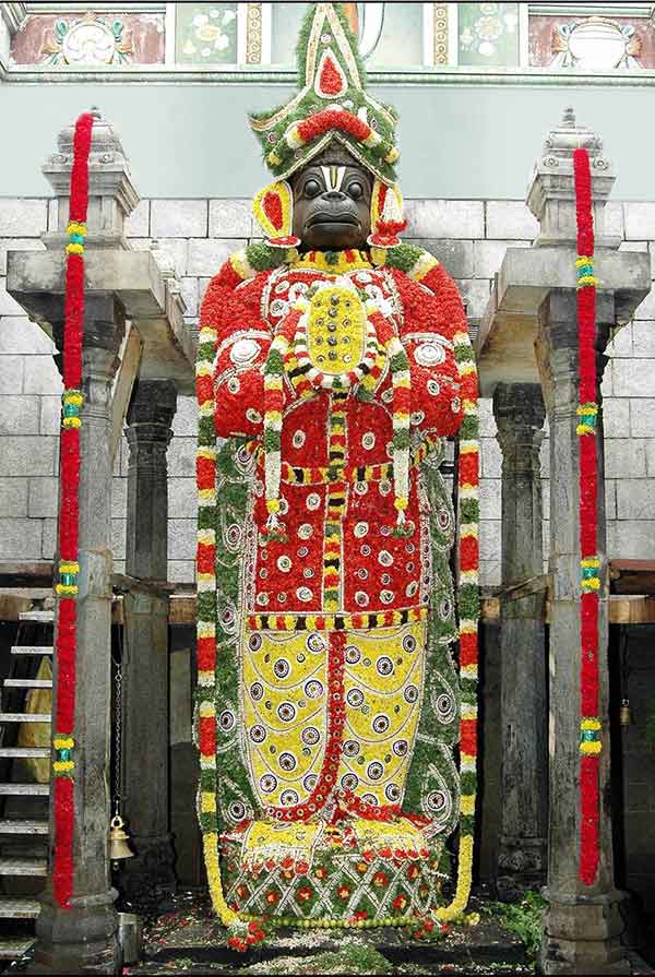 சனியால் ஏற்படும் சங்கடம் நீக்கும் அனுமன்